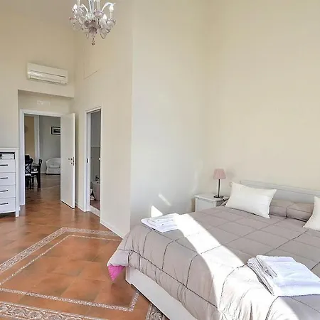 Miano Sleeps 4 Air Con Wifi